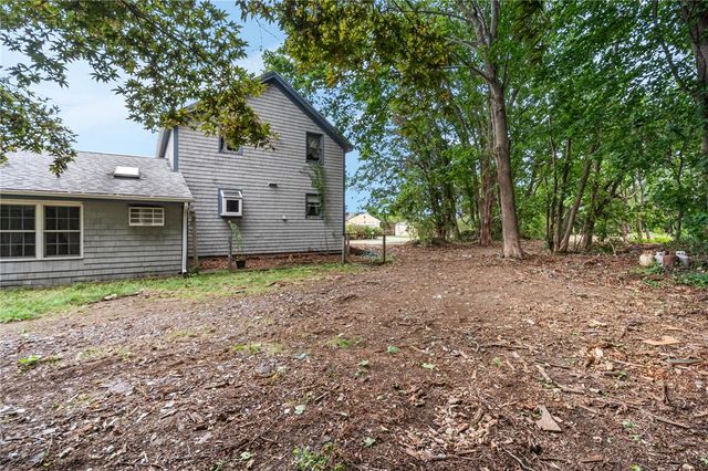 12 Robert Avenue, Portsmouth, RI 02871