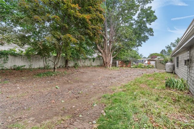 12 Robert Avenue, Portsmouth, RI 02871