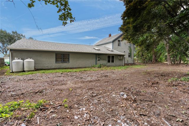 12 Robert Avenue, Portsmouth, RI 02871