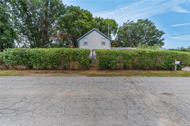 12 Robert Avenue, Portsmouth, RI 02871