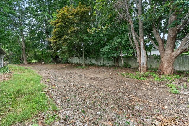 12 Robert Avenue, Portsmouth, RI 02871