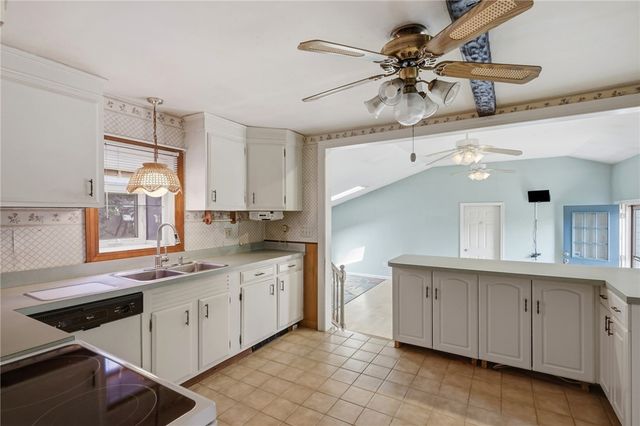 12 Robert Avenue, Portsmouth, RI 02871