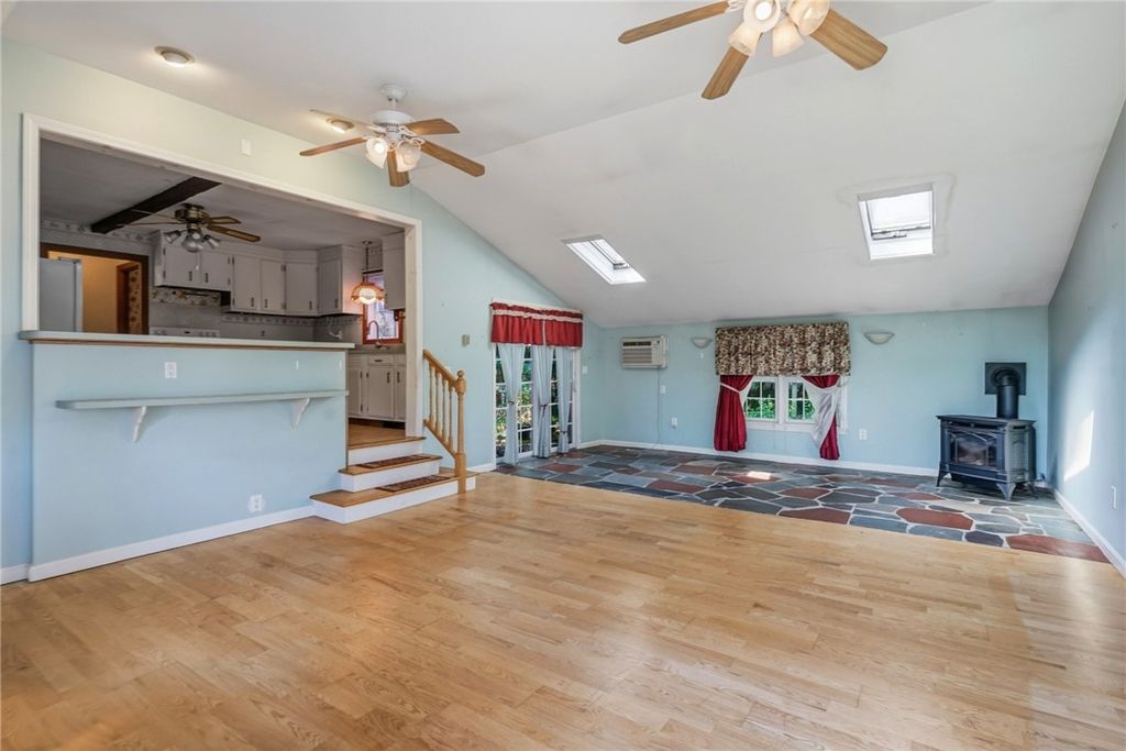 12 Robert Avenue, Portsmouth, RI 02871