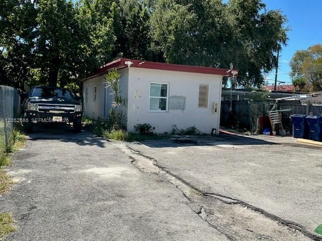 922 NW 2nd St 4, Miami, FL 33128