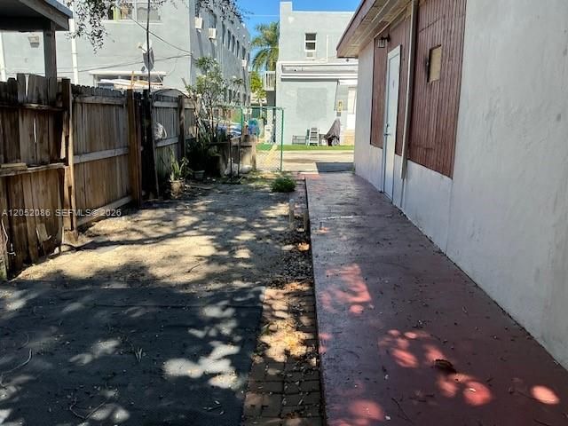 922 NW 2nd St 4, Miami, FL 33128