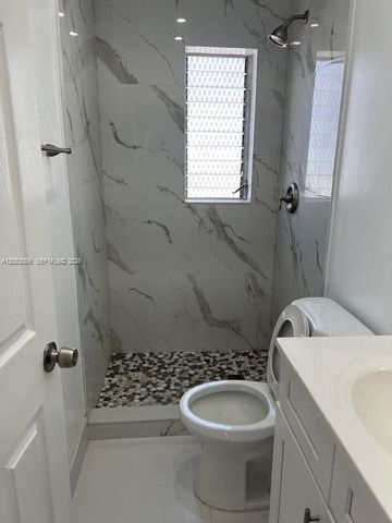 922 NW 2nd St 4, Miami, FL 33128