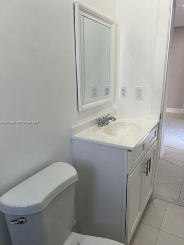 922 NW 2nd St 4, Miami, FL 33128