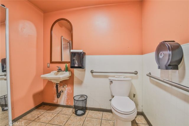 5221 E Beverly Boulevard, Los Angeles, CA 90022