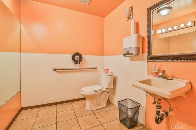 5221 E Beverly Boulevard, Los Angeles, CA 90022