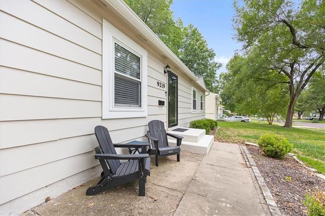 9219 W 100th Street, Overland Park, KS 66212
