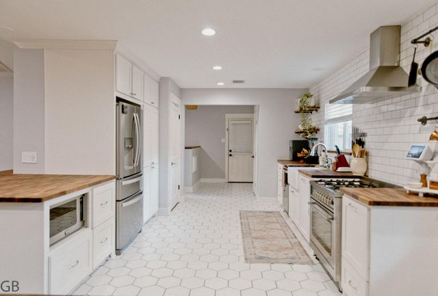 3010 Broadmoor Drive, Sugar Land, TX 77478