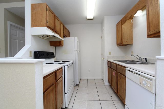 601 N 61st Ave D, Pensacola, FL 32506