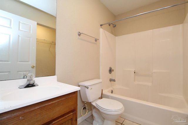 601 N 61st Ave D, Pensacola, FL 32506