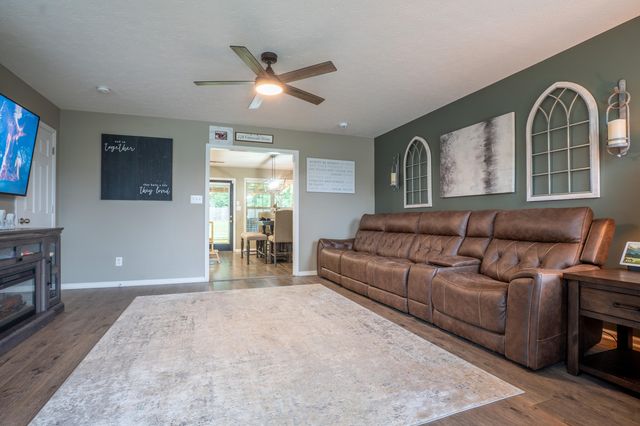 228 Falmouth Drive, Georgetown, KY 40324