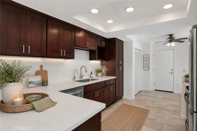 122 Almador, Irvine, CA 92614