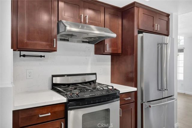 122 Almador, Irvine, CA 92614