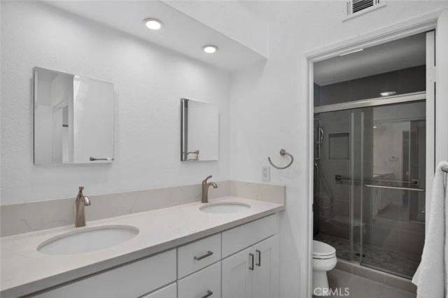 122 Almador, Irvine, CA 92614
