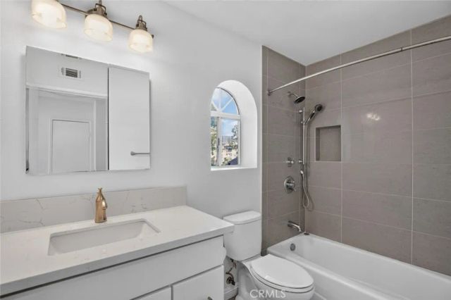 122 Almador, Irvine, CA 92614