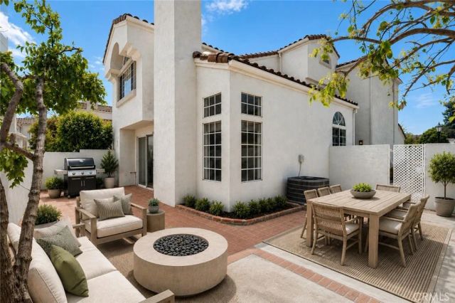 122 Almador, Irvine, CA 92614