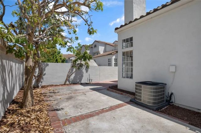122 Almador, Irvine, CA 92614