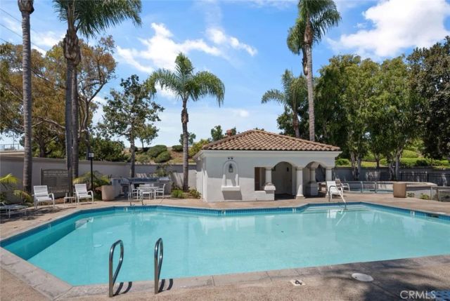 122 Almador, Irvine, CA 92614