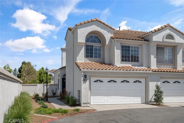 122 Almador, Irvine, CA 92614
