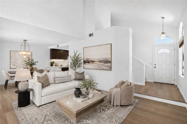 122 Almador, Irvine, CA 92614