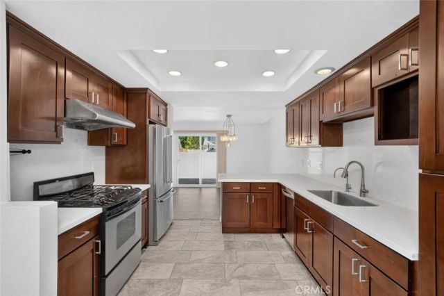122 Almador, Irvine, CA 92614