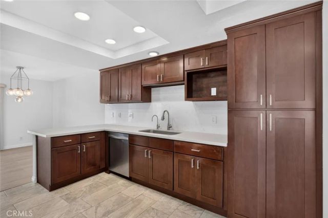 122 Almador, Irvine, CA 92614
