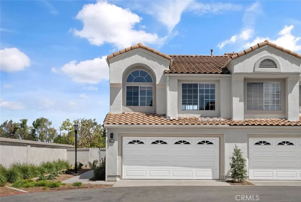 122 Almador, Irvine, CA 92614