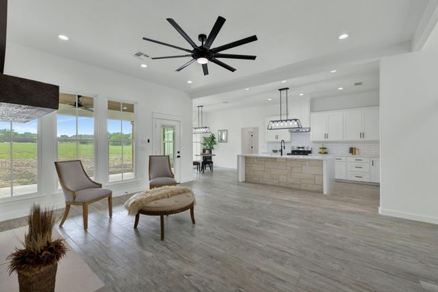 110 Lake Village RD, Seguin, TX 78155