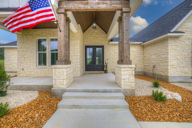 110 Lake Village RD, Seguin, TX 78155