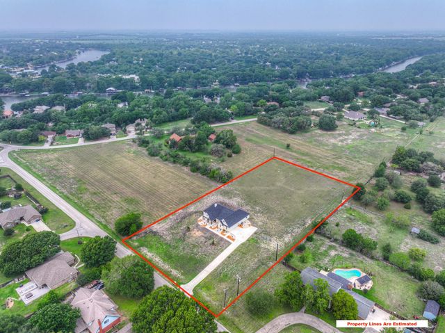 110 Lake Village RD, Seguin, TX 78155