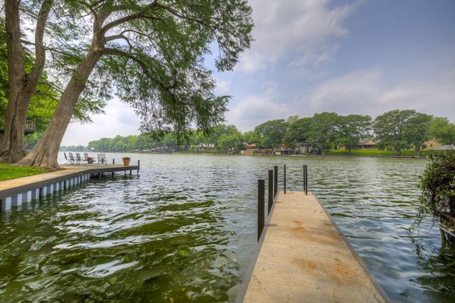 110 Lake Village RD, Seguin, TX 78155