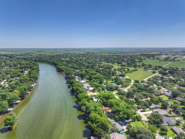 110 Lake Village RD, Seguin, TX 78155