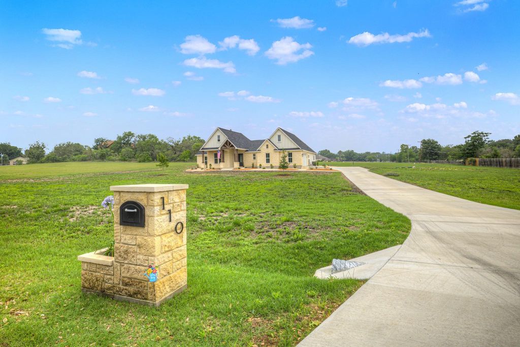 110 Lake Village RD, Seguin, TX 78155