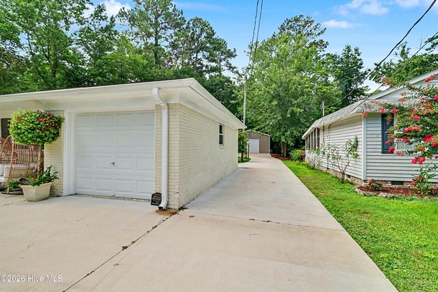 5850 Michelle Drive, Wilmington, NC 28403