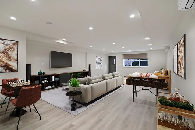 19-25 22nd Road, New York City, NY 11105