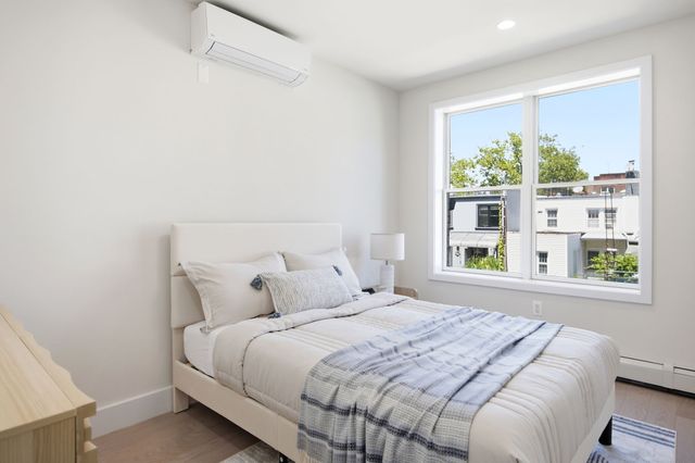 19-25 22nd Road, New York City, NY 11105
