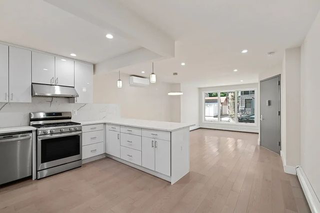 19-25 22nd Road, New York City, NY 11105
