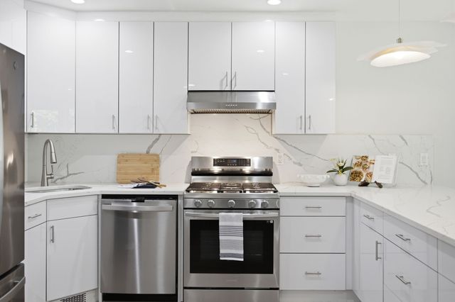 19-25 22nd Road, New York City, NY 11105