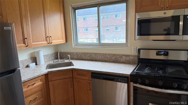 955 Fenwood Drive 2, Valley Stream, NY 11580