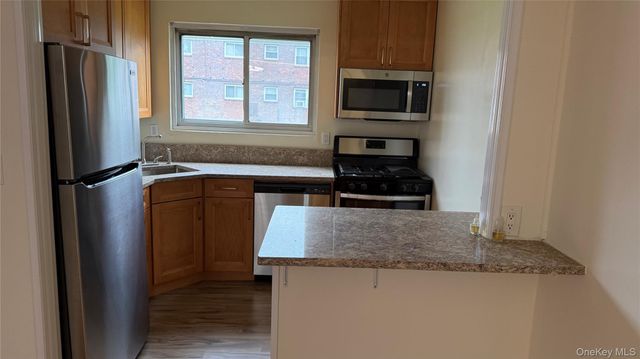 955 Fenwood Drive 2, Valley Stream, NY 11580