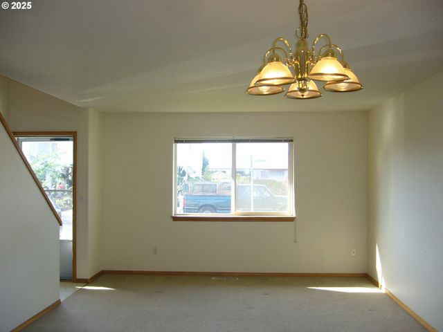 -1 Ne LIJA Loop, Portland, OR 97211