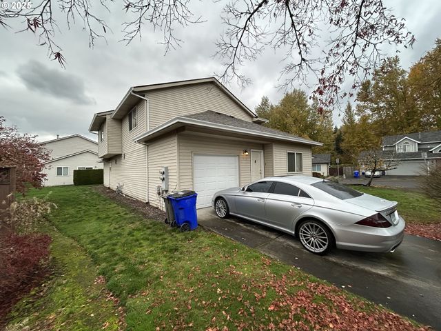 -1 Ne LIJA Loop, Portland, OR 97211