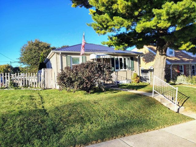 1722 Manitoba Avenue, South Milwaukee, WI 53172