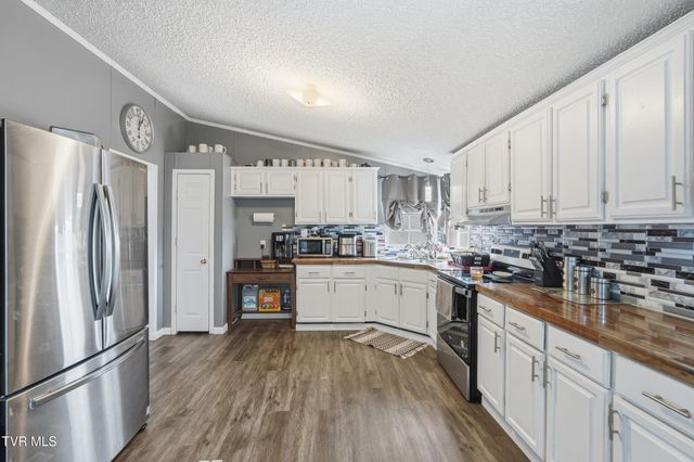 305 Browders Chapel Road, Hiltons, VA 24258