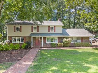670 NW Harbor Cove, Gainesville, GA 30501