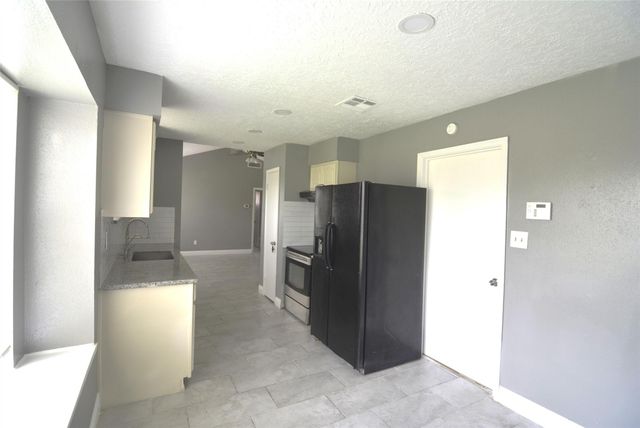 11502 W Bellfort Avenue, Houston, TX 77099