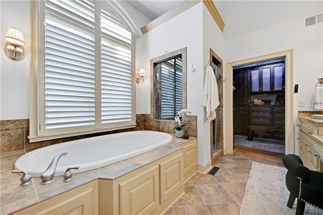 14001 Nicklaus Drive, Overland Park, KS 66223